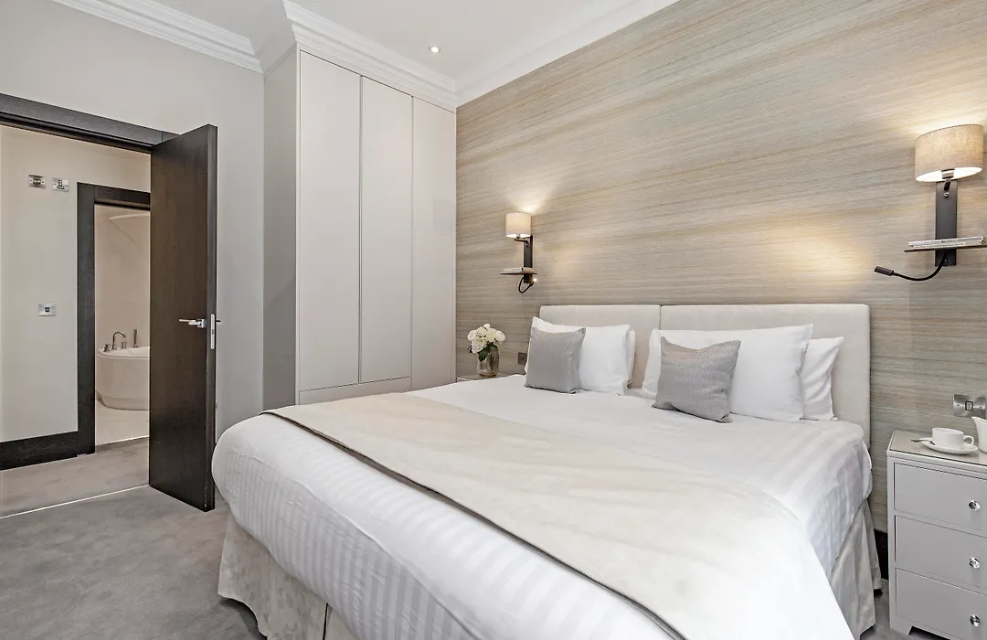 130 Queen'S Gate Apartments-1